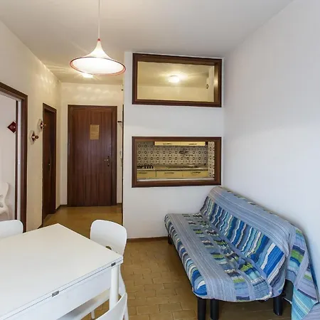 Apollo Apartment *